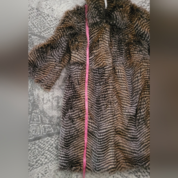 Willow & Clay Faux Fur jacket size medium - Picture 11 of 16